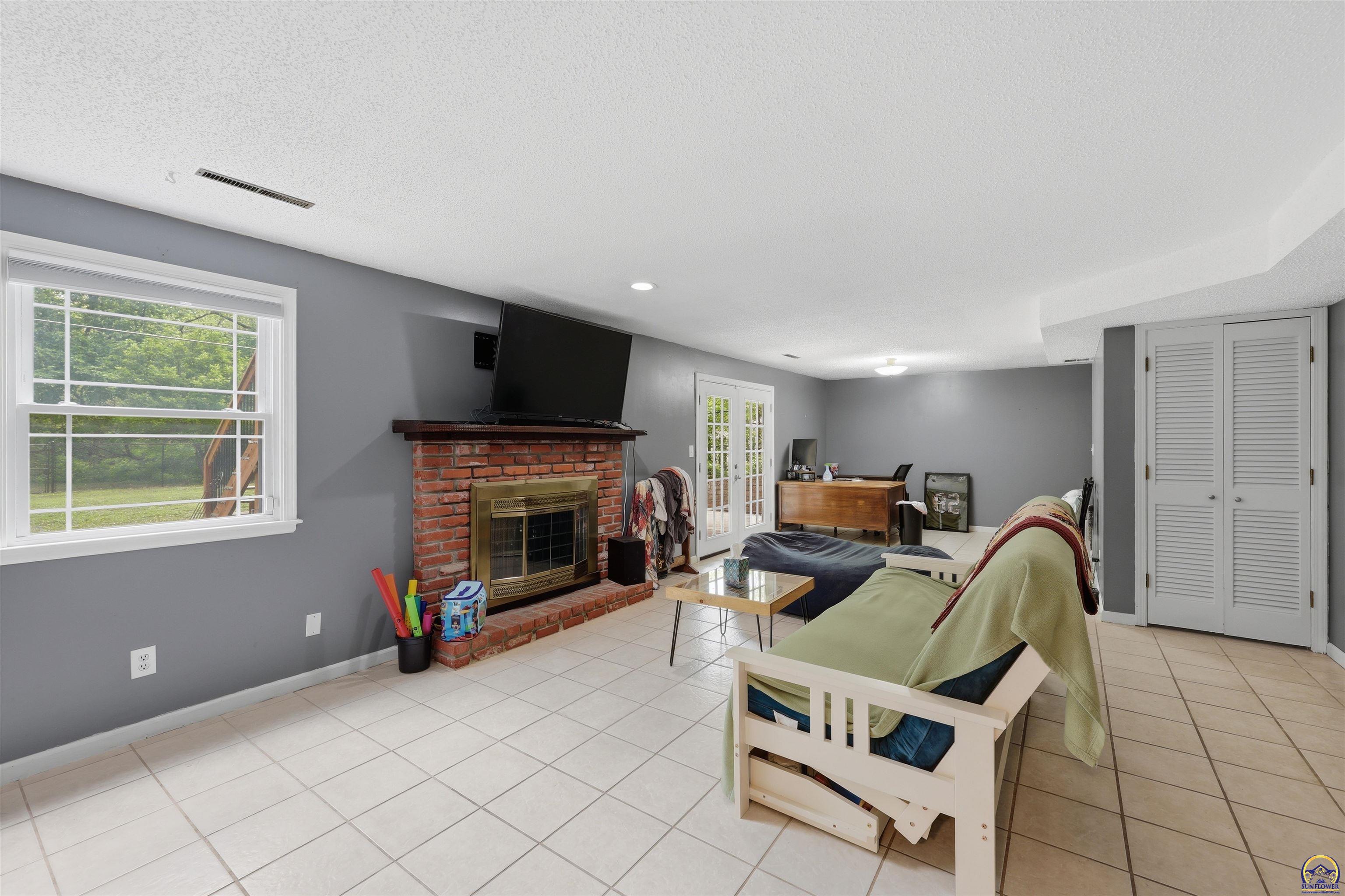 2518 Southwest Arrowhead Road Topeka, KS 66614 - Photo 20 of 30