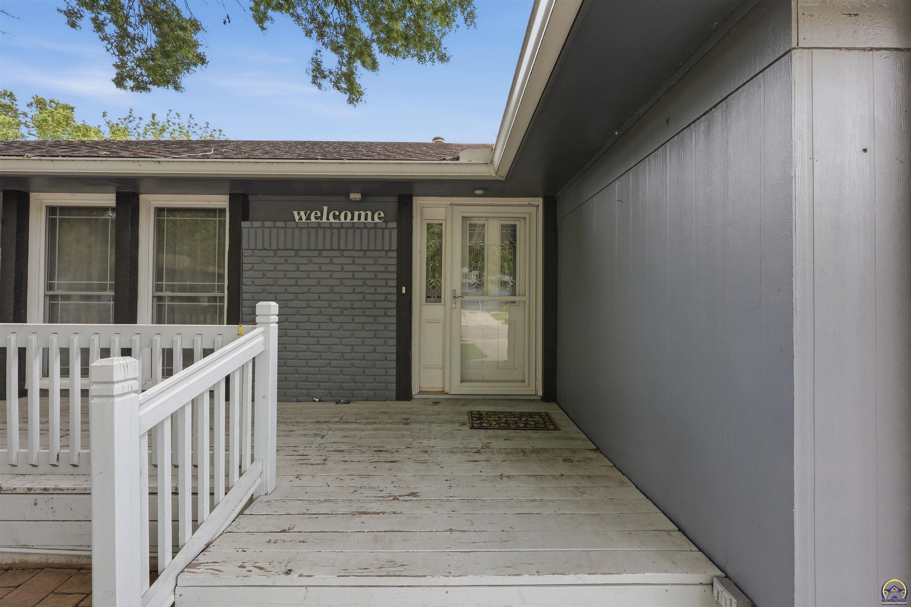 2518 Southwest Arrowhead Road Topeka, KS 66614 - Photo 2 of 30