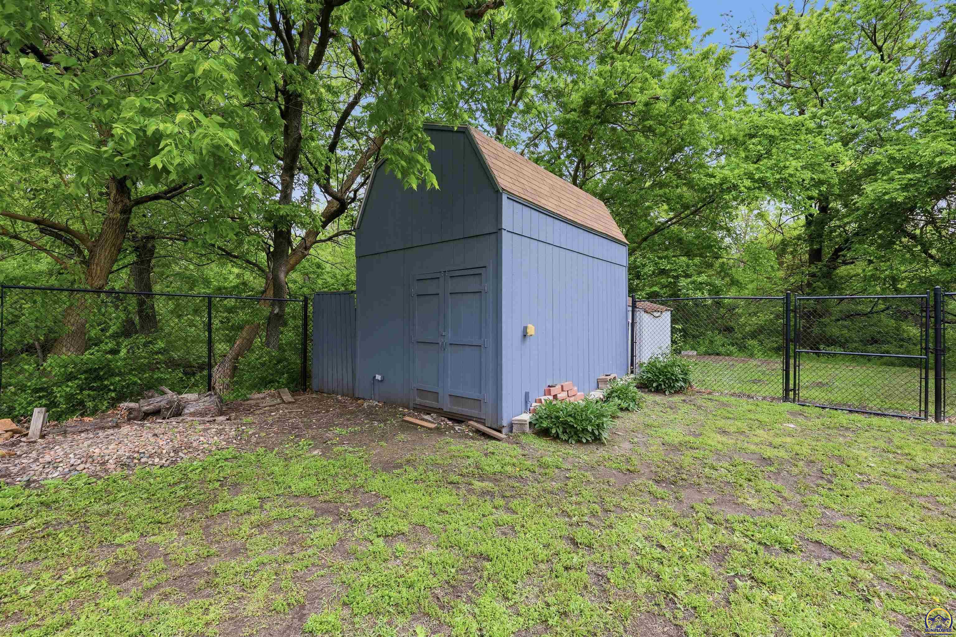 2518 Southwest Arrowhead Road Topeka, KS 66614 - Photo 28 of 30