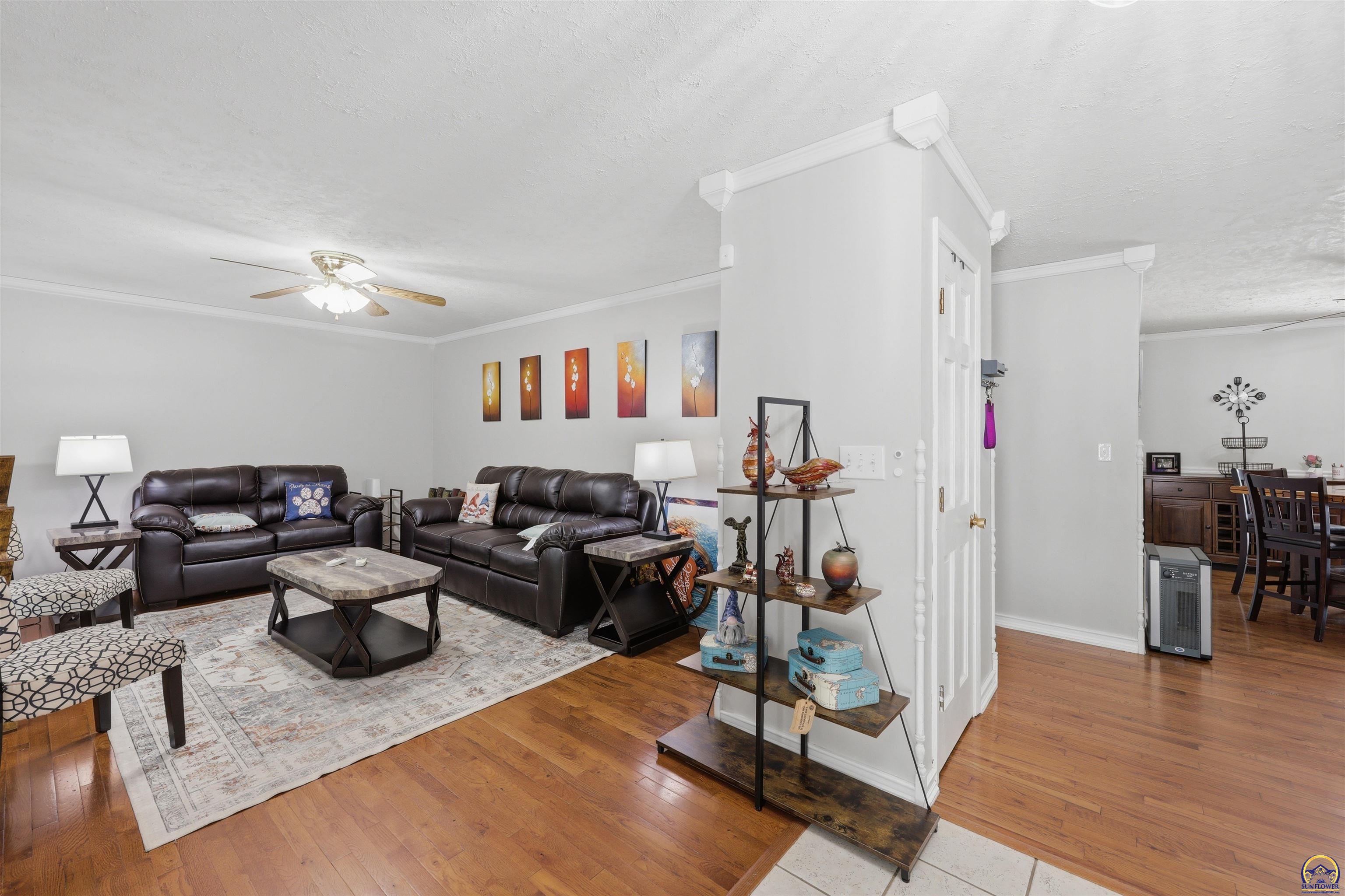 2518 Southwest Arrowhead Road Topeka, KS 66614 - Photo 4 of 30