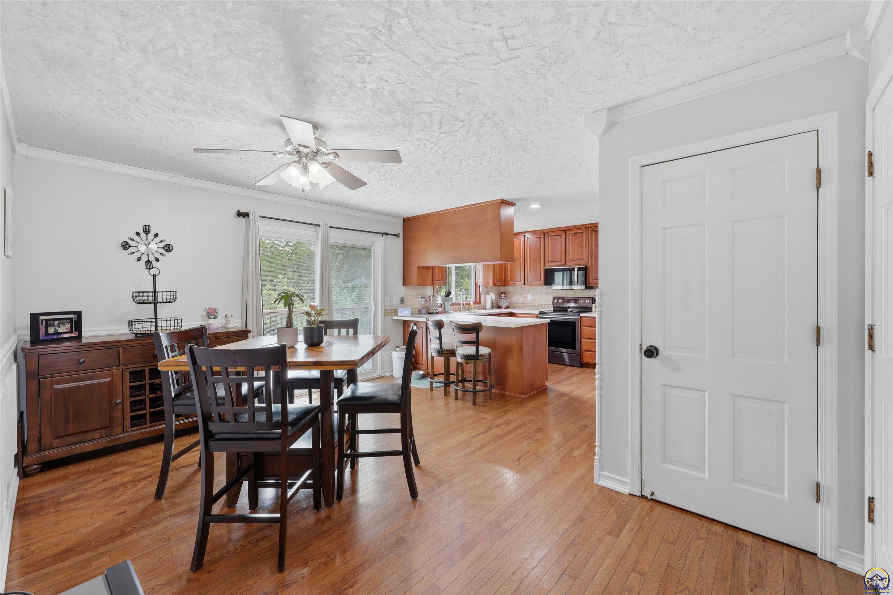 2518 Southwest Arrowhead Road Topeka, KS 66614 - Photo 8 of 30