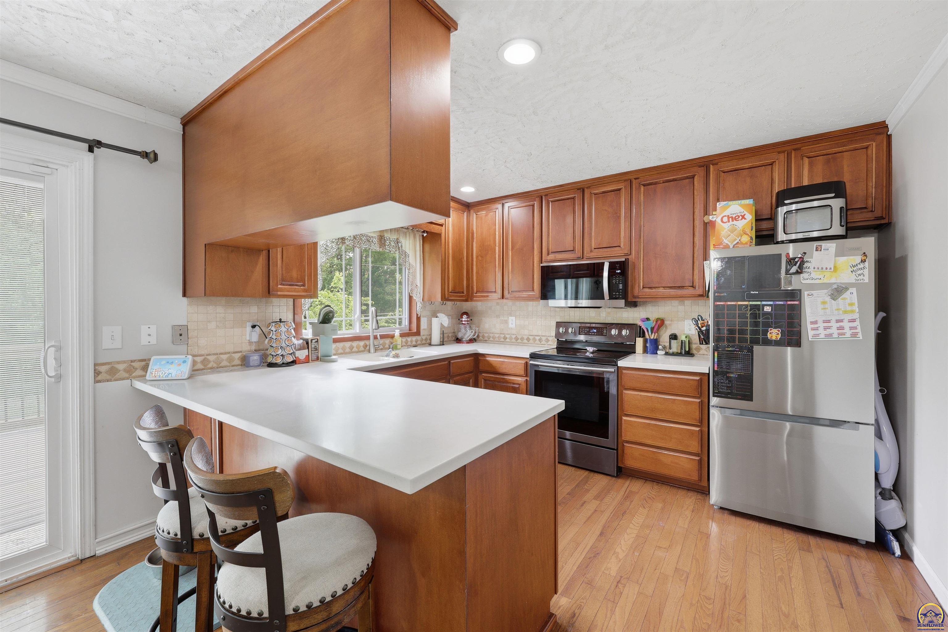 2518 Southwest Arrowhead Road Topeka, KS 66614 - Photo 9 of 30