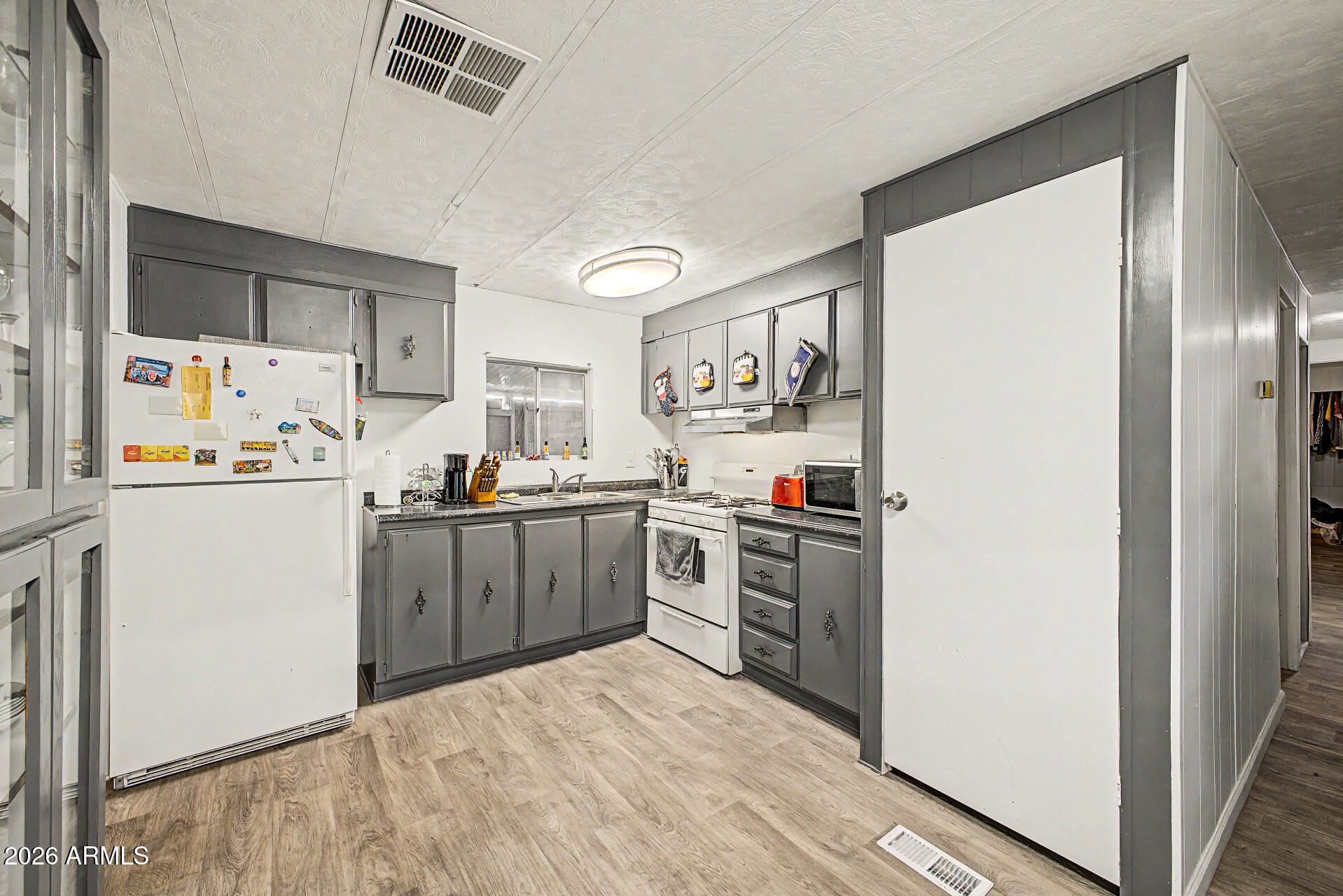 303 South Recker Road, Unit 16 Mesa, AZ 85206 - Photo 2 of 23 07-Recker