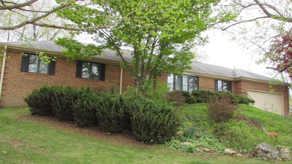 7809 Brandon Road Fairlawn, VA 24141 - Photo 5 of 48 Gallery Image 5