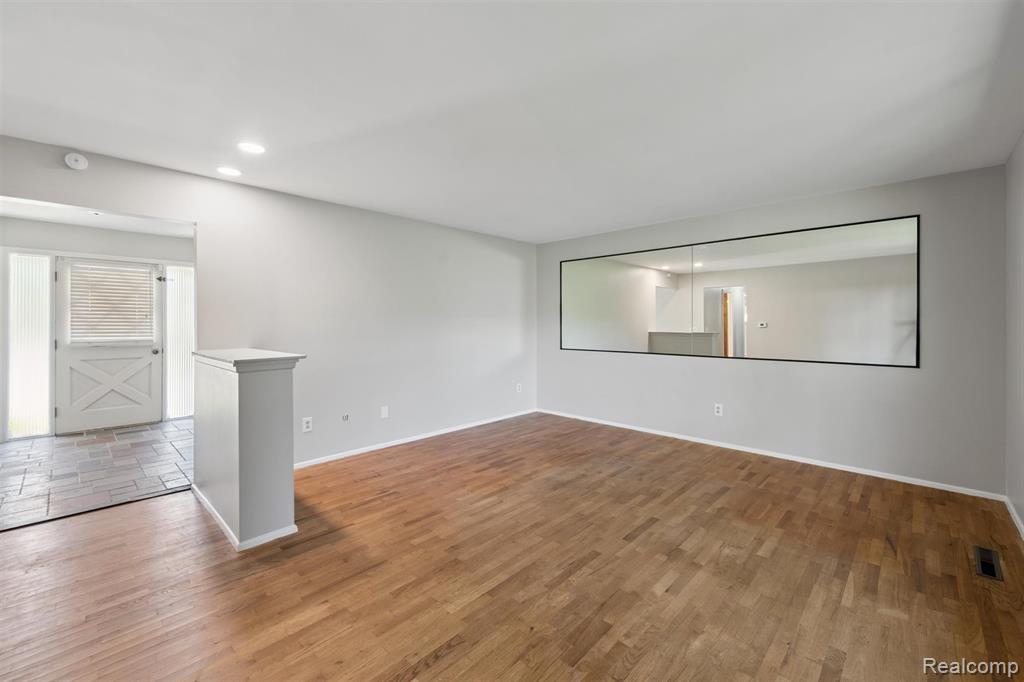 3196 Red Barn Road Flint, MI 48507 - Photo 15 of 45 Gallery Image 15