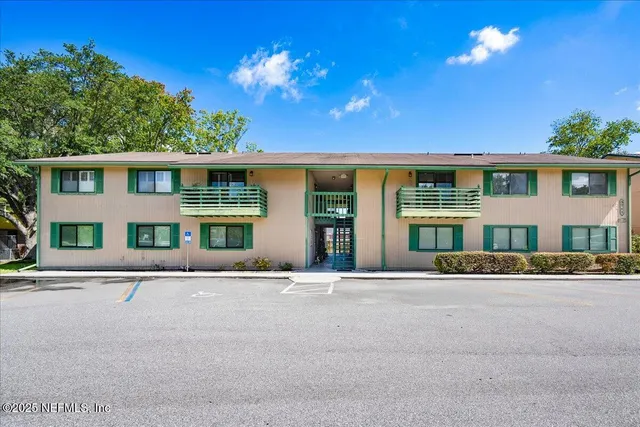 $1,300 | 3765 Crown Point Road, Unit 8, Jacksonville, FL 32257