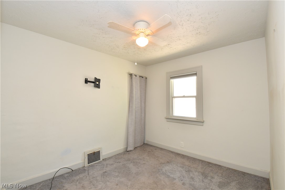1127 Sunset Road Cleveland, OH 44124 - Photo 14 of 24