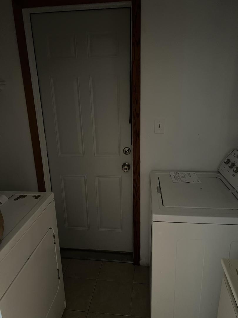 4N380 Maple Avenue Addison, IL 60101 - Photo 9 of 27 Gallery Image 9
