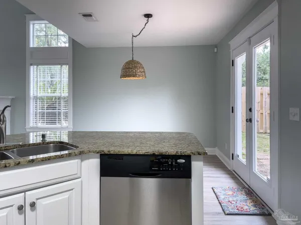 $2,295 | 5901 North Bay Point Drive, Pensacola, FL 32507