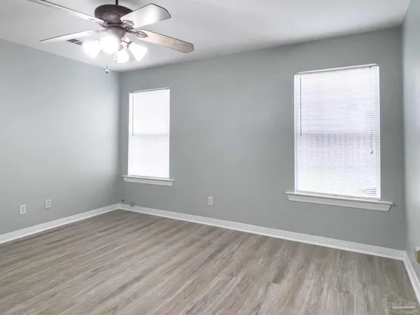 $2,295 | 5901 North Bay Point Drive, Pensacola, FL 32507