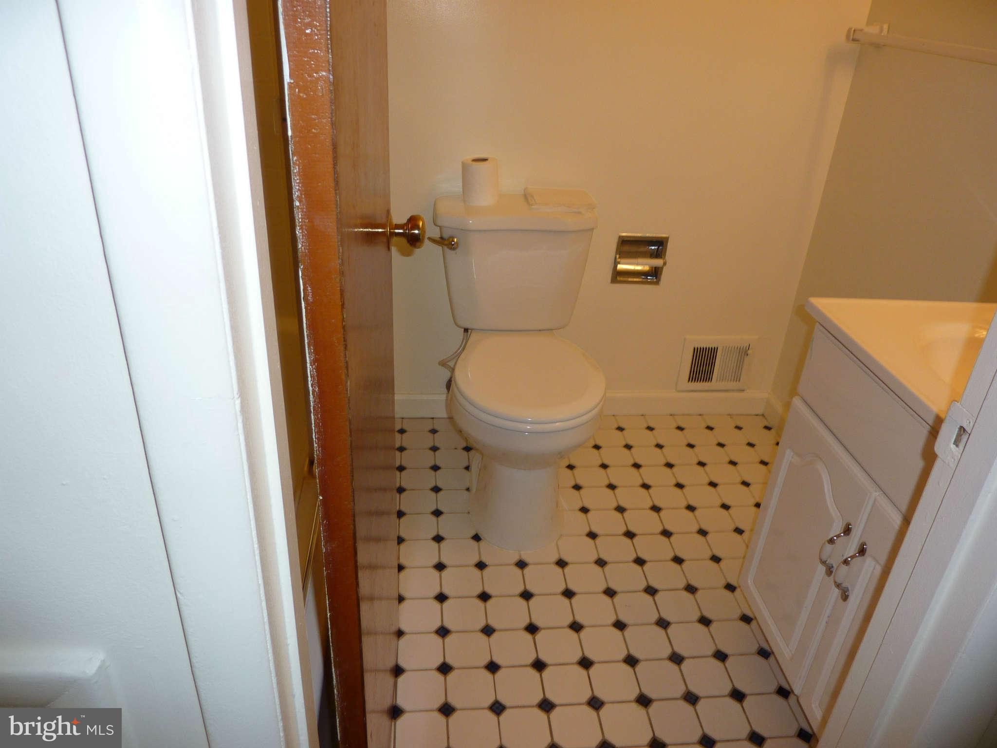 1133 Loxford Terrace Silver Spring, MD 20901 - Photo 12 of 30 Hall Bath