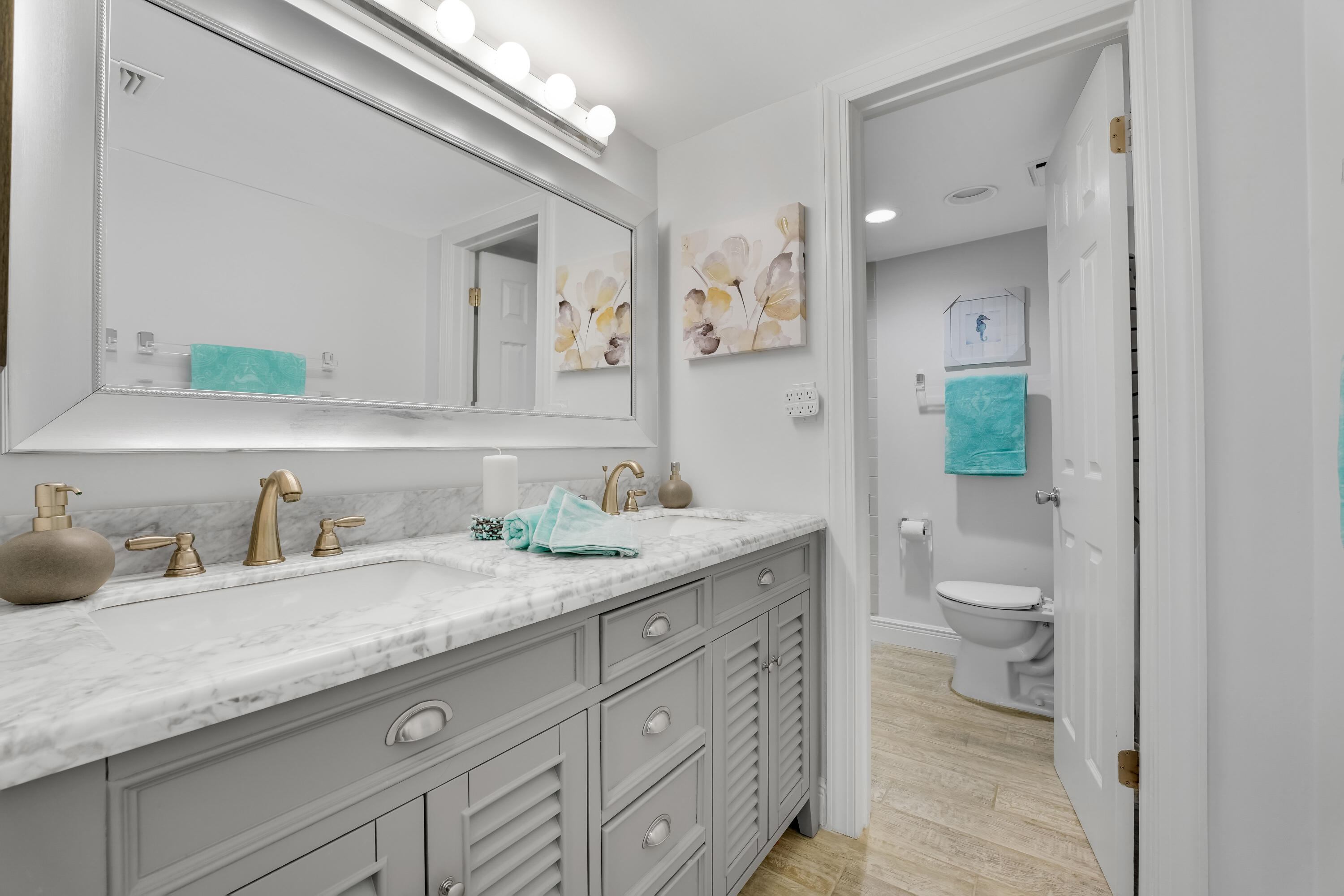 400 Ocean Trail Way, Unit 301 Jupiter, FL 33477 - Photo 13 of 22 Guest bathroom