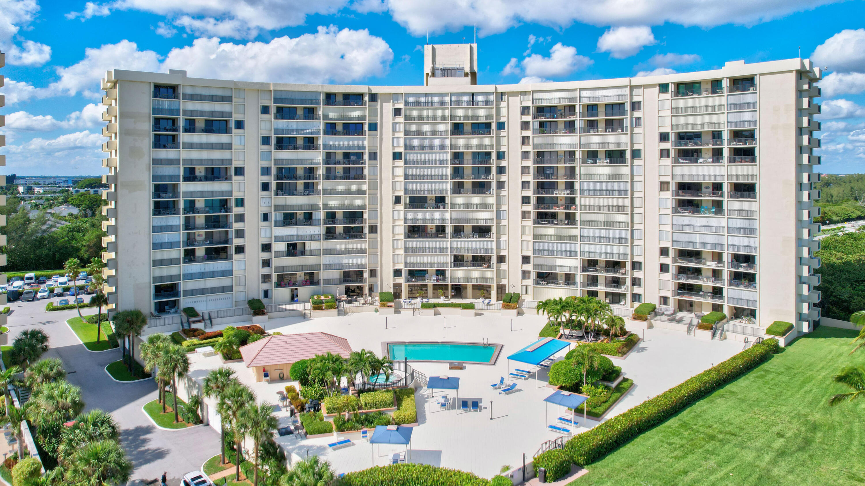 400 Ocean Trail Way, Unit 301 Jupiter, FL 33477 - Photo 16 of 22 Residence pool