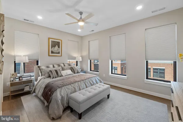 $899,999 | 5 Stationmaster Street Southeast, Unit 400, Leesburg, VA 20175