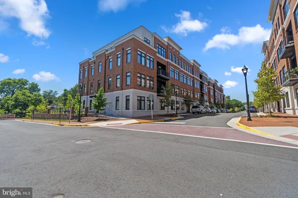 $899,999 | 5 Stationmaster Street Southeast, Unit 400, Leesburg, VA 20175