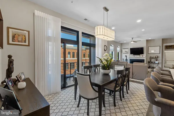 $899,999 | 5 Stationmaster Street Southeast, Unit 400, Leesburg, VA 20175