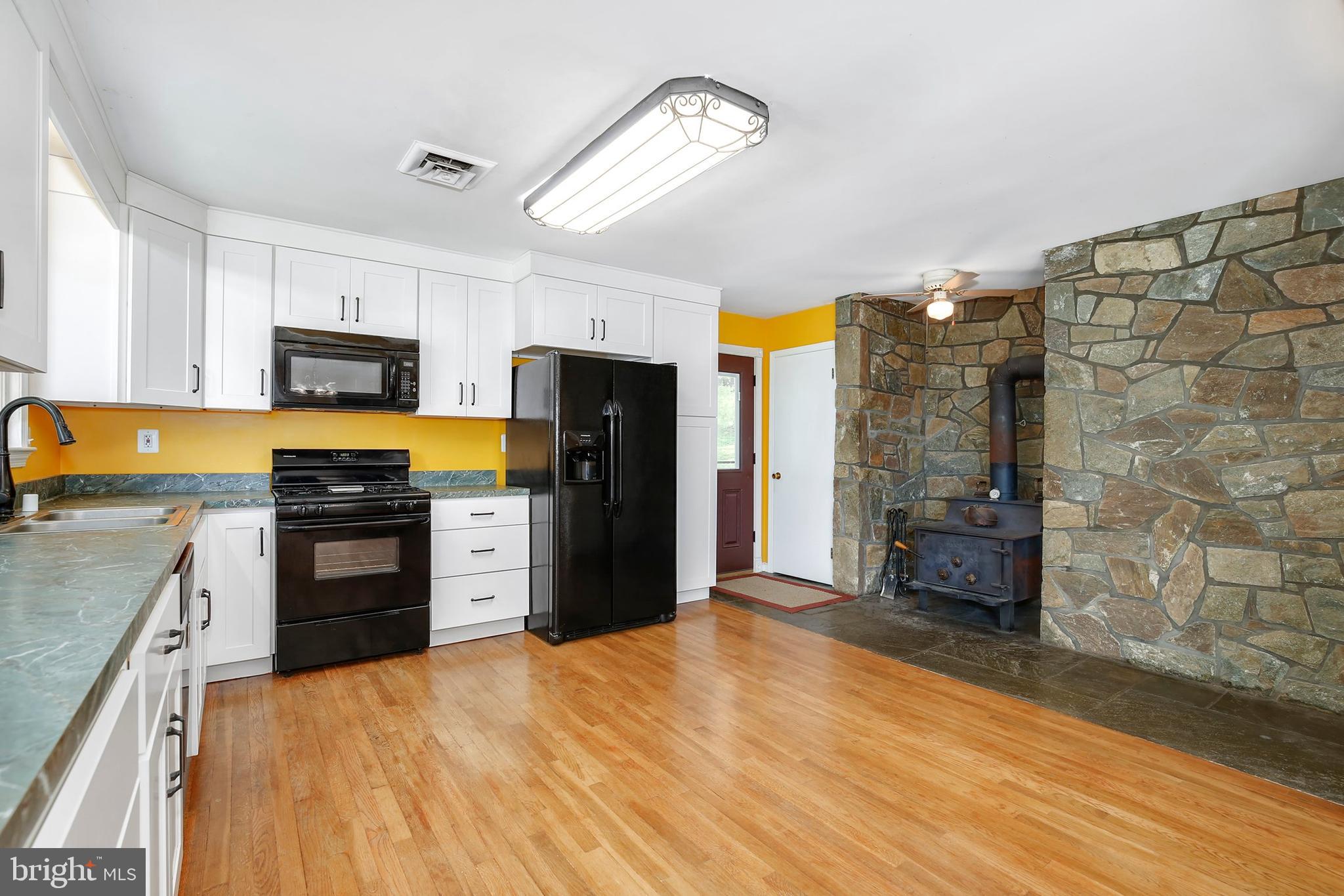 2551 Mullinix Mill Road Mount Airy, MD 21771 - Photo 11 of 34 Gallery Image 11