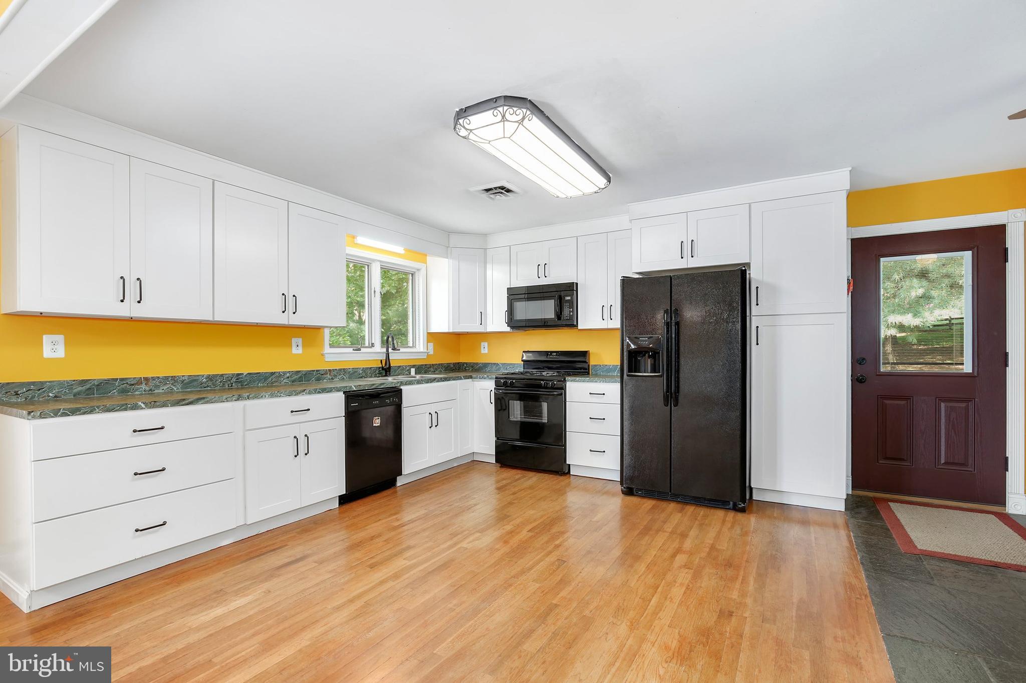 2551 Mullinix Mill Road Mount Airy, MD 21771 - Photo 10 of 34 Gallery Image 10