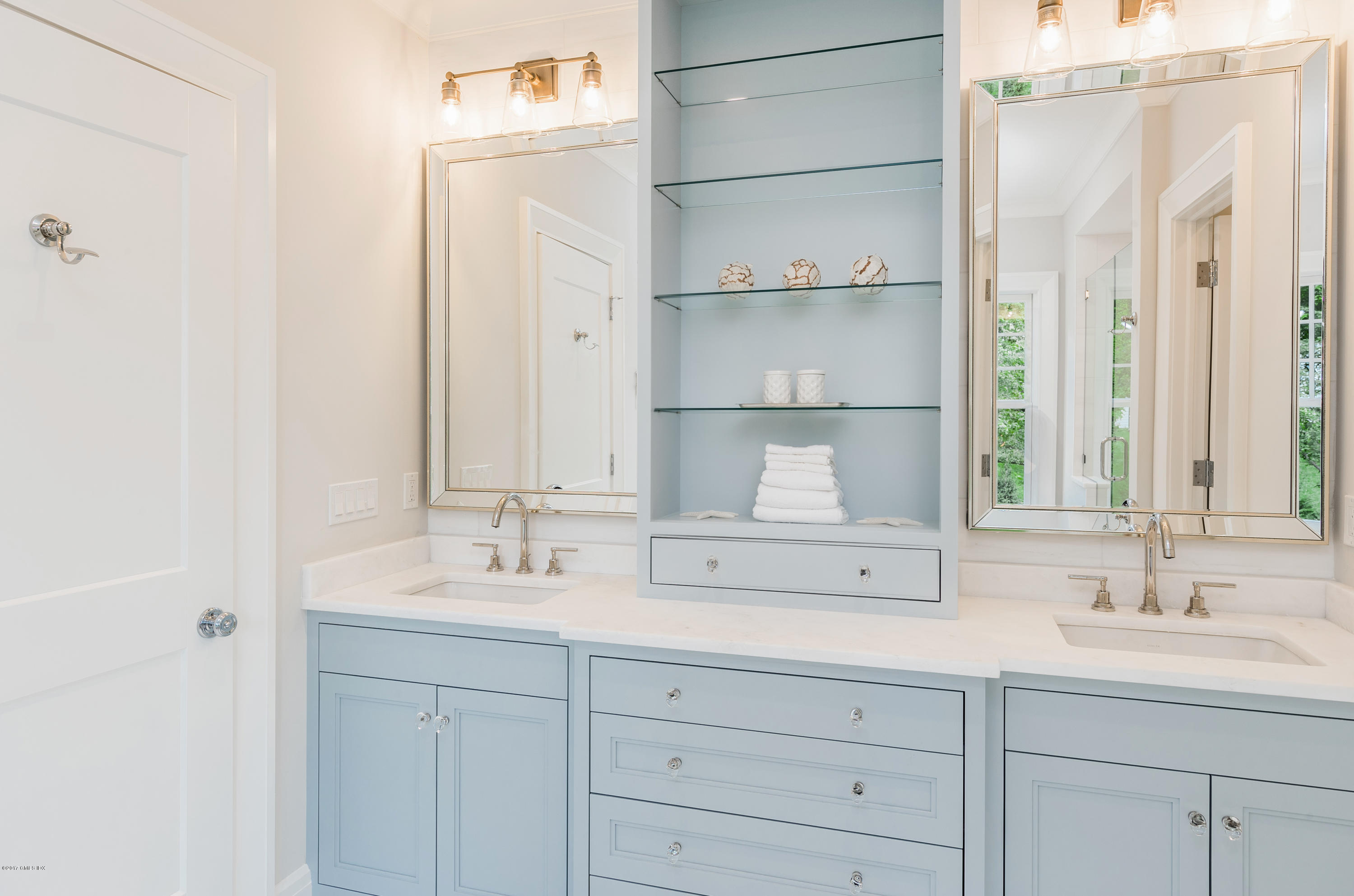 9 Shaw Place Riverside, CT 06878 - Photo 27 of 39 a bathroom with a sink and a mirror