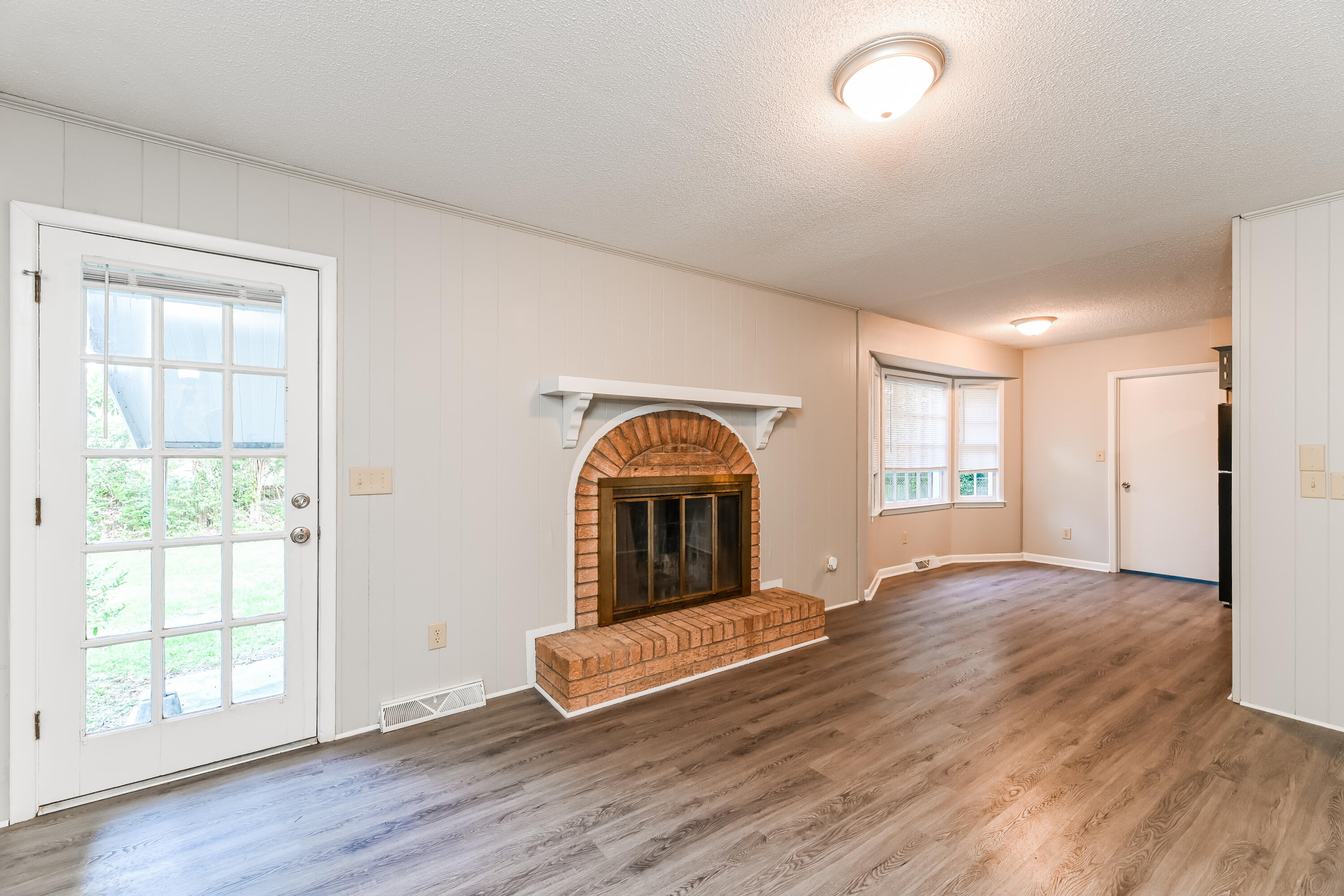 313 Grouse Road Summerville, SC 29485 - Photo 4 of 15 003-photo-living-room-14085209
