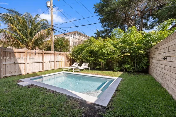 $7,500 | 325 Southwest 16th Street, Unit B, Fort Lauderdale, FL 33315