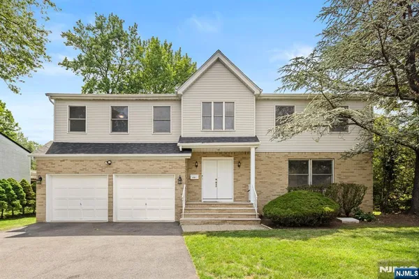 $1,349,000 | 401 11th Street, Cresskill, NJ 07626