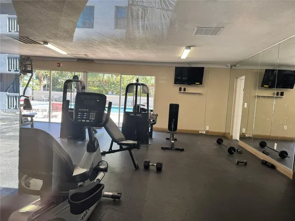 $1,700 | 1800 Sans Souci Boulevard, Unit 341, North Miami, FL 33181