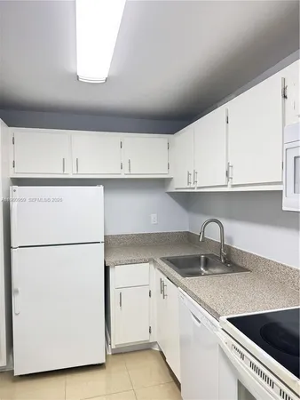 $1,700 | 1800 Sans Souci Boulevard, Unit 341, North Miami, FL 33181