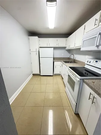 $1,700 | 1800 Sans Souci Boulevard, Unit 341, North Miami, FL 33181