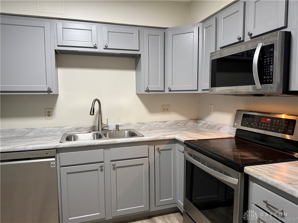 3108 East Stroop Road Kettering, OH 45440 - Photo 6 of 22