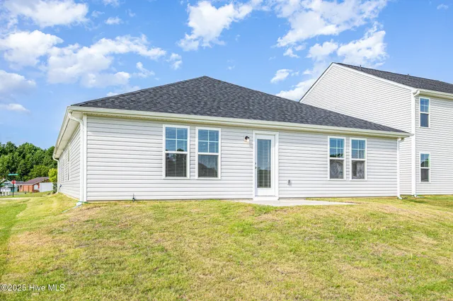 $309,950 | 8 West Emily Gardens Drive, Selma, NC 27576