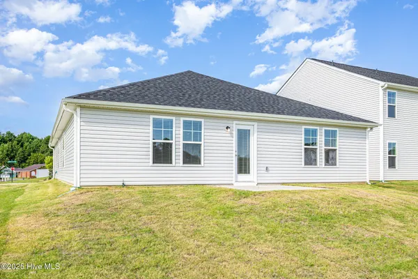 $309,995 | 8 West Emily Gardens Drive, Selma, NC 27576