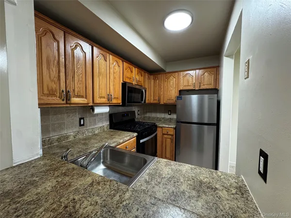 $2,300 | 5 Lexington Hills Road, Unit 7, Harriman, NY 10926