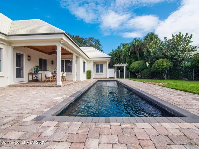 a view of a house with entertaining space