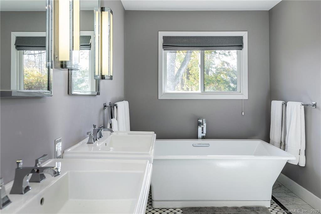 321 West Shore Road Washington, CT 06777 - Photo 15 of 38 Primary Bath
