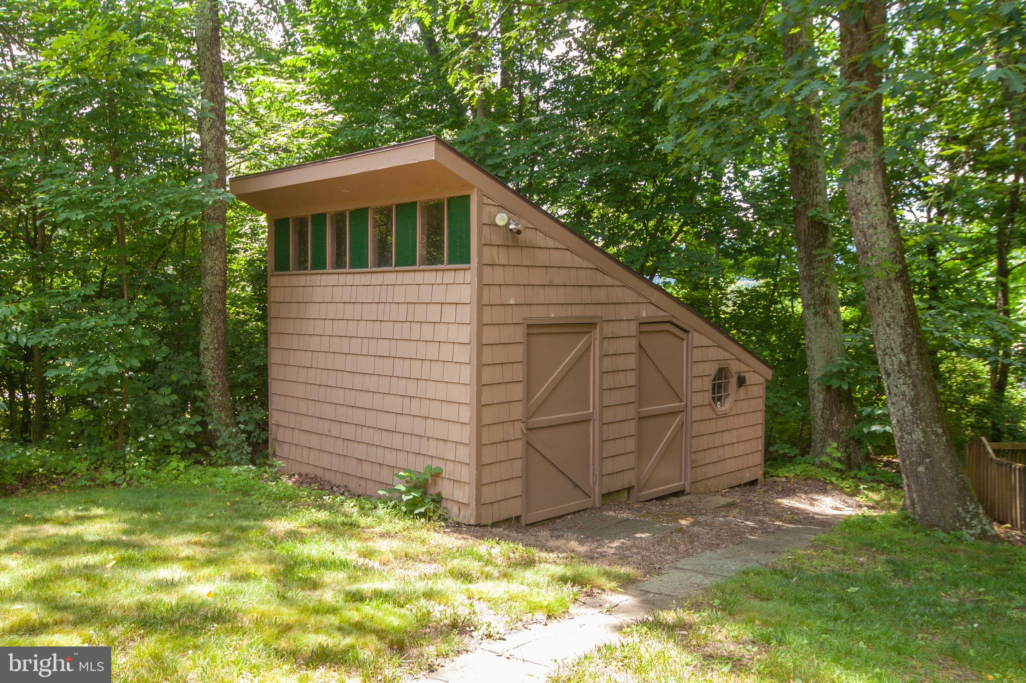 13740 John Kline Road Smithsburg, MD 21783 - Photo 7 of 77 Large storage shed.