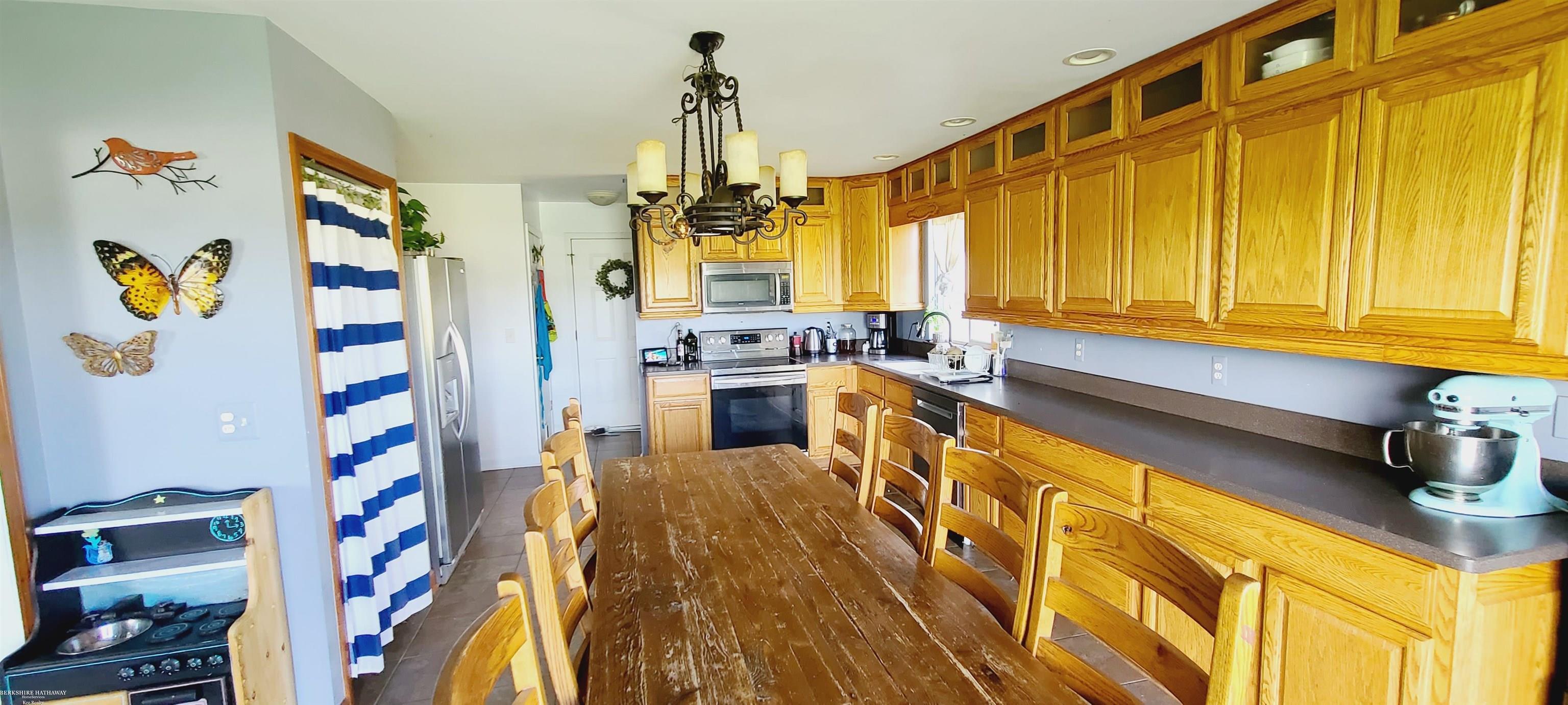 615 Stoddard Road Columbus, MI 48063 - Photo 8 of 31 50087091-7.JPG