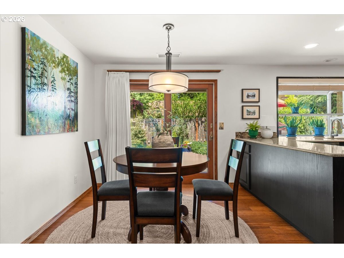 5329 Southwest Charleton Court Lake Oswego, OR 97035 - Photo 10 of 41