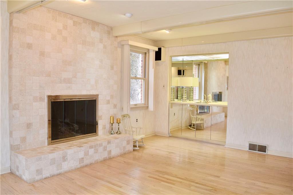 525 Guyasuta Road Pittsburgh, PA 15215 - Photo 4 of 21 Gallery Image 4