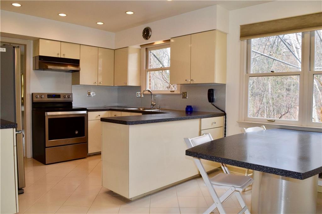 525 Guyasuta Road Pittsburgh, PA 15215 - Photo 5 of 21 Gallery Image 5