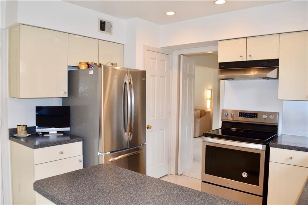 525 Guyasuta Road Pittsburgh, PA 15215 - Photo 6 of 21 Gallery Image 6