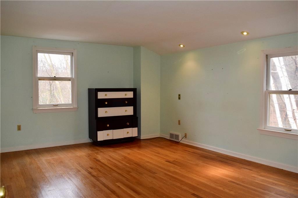 525 Guyasuta Road Pittsburgh, PA 15215 - Photo 8 of 21 Gallery Image 8