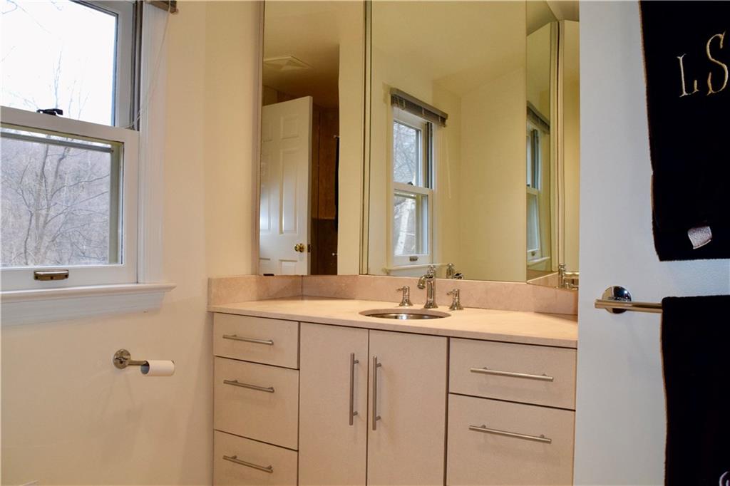 525 Guyasuta Road Pittsburgh, PA 15215 - Photo 10 of 21 Gallery Image 10