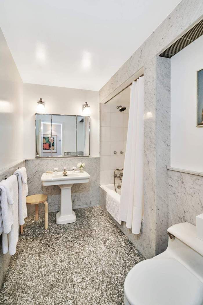 453 West 24th Street Manhattan, NY 10011 - Photo 18 of 24