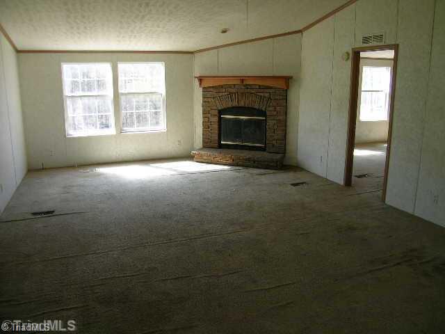 390 Henry Road Madison, NC 27025 - Photo 4 of 9 Living Room.