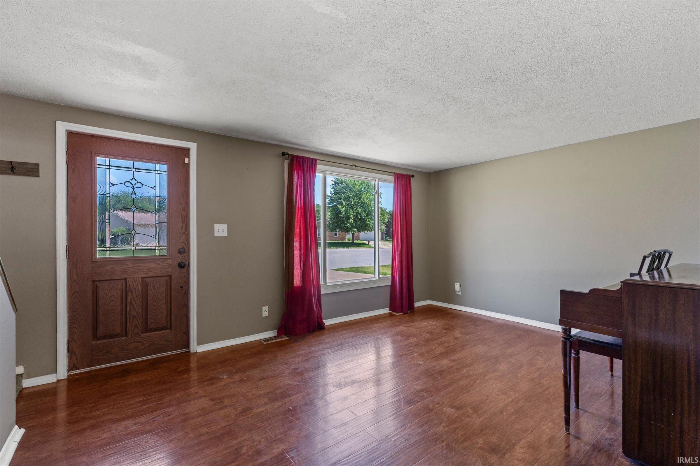 14666 Mill Valley Lane Granger, IN 46530 - Photo 5 of 39