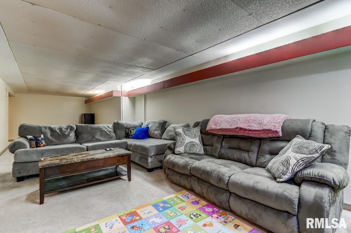 2912 Somerton Road Springfield, IL 62702 - Photo 23 of 32