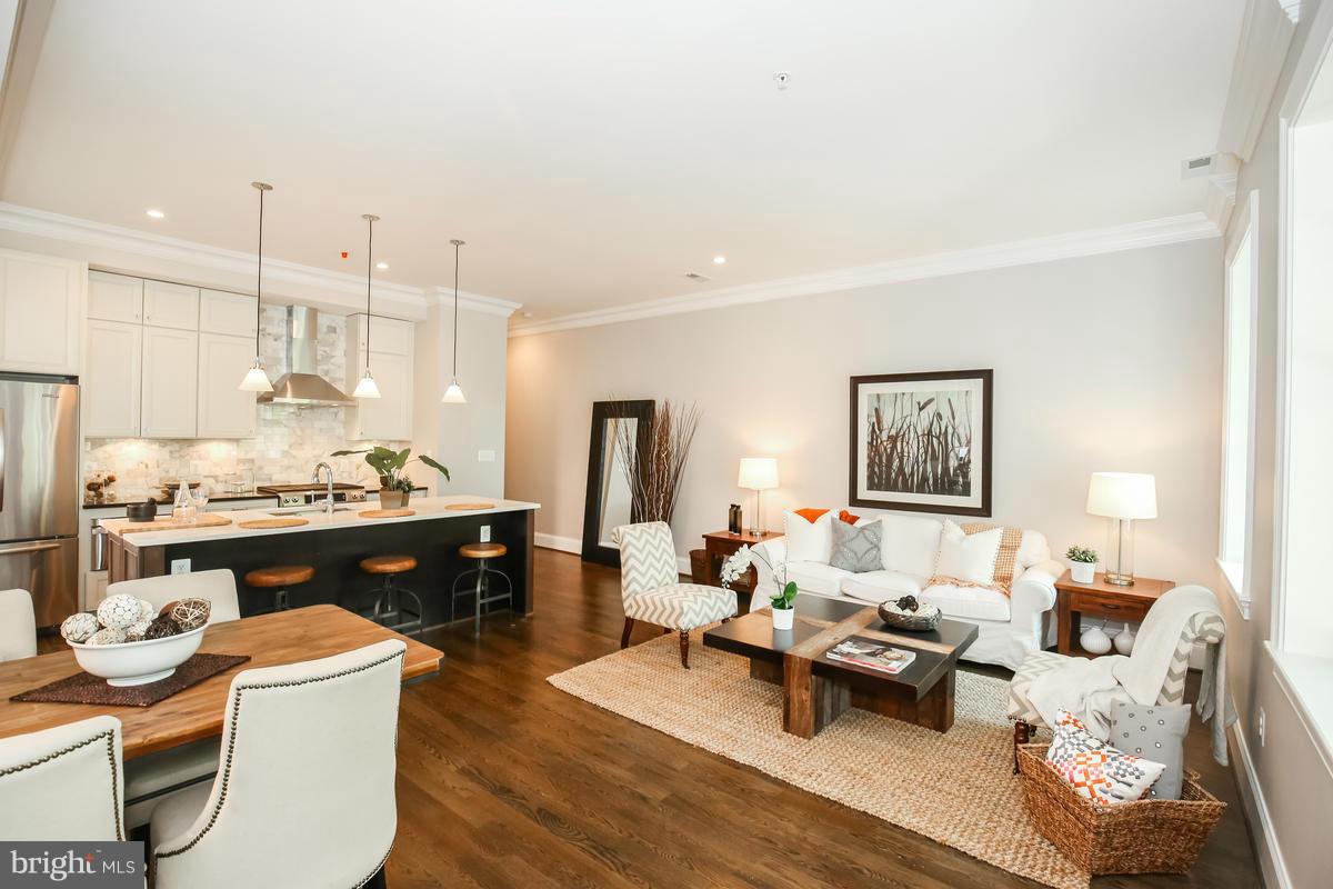 2014 Kalorama Road Northwest, Unit 3 Washington, DC 20009 - Photo 2 of 14 Bright, Open Living Room