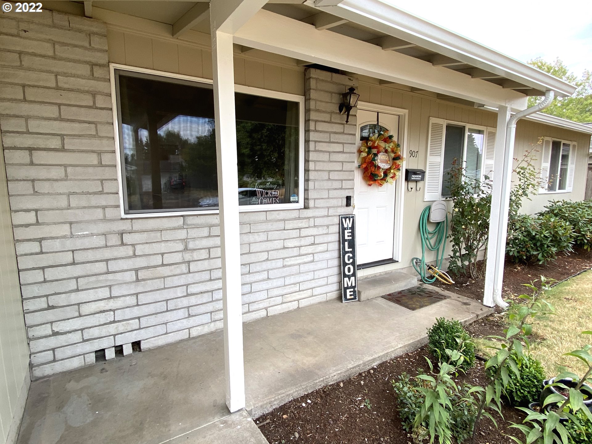 907 Lochaven Avenue Springfield, OR 97477 - Photo 2 of 24 Gallery Image 2