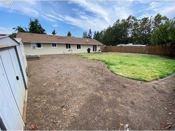 907 Lochaven Avenue Springfield, OR 97477 - Photo 22 of 24 Gallery Image 22